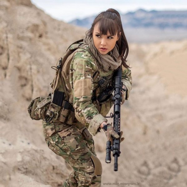  عکس دختر نظامی با تفنگ