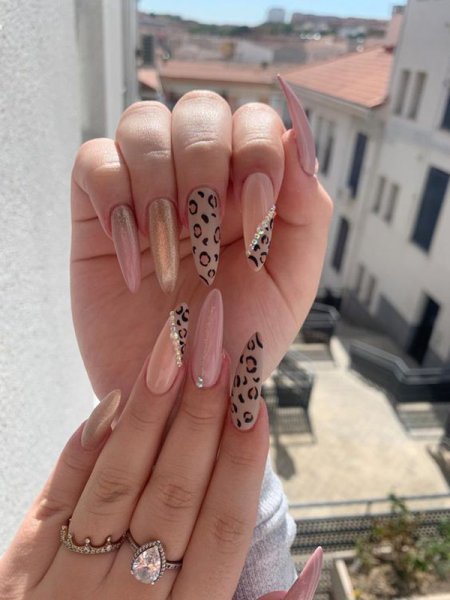  طرح ناخن پلنگی کرمی