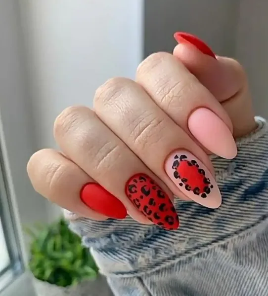 طرح ناخن پلنگی قرمز