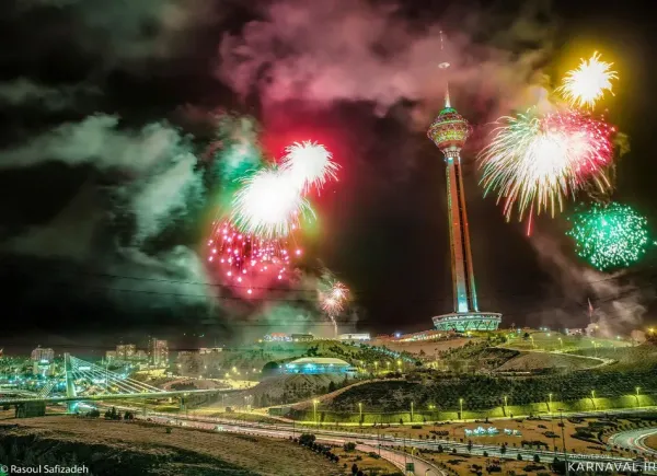 عکس برج میلاد تهران در شب