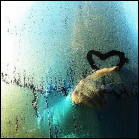  عکس دختر در باران برای پروفایل