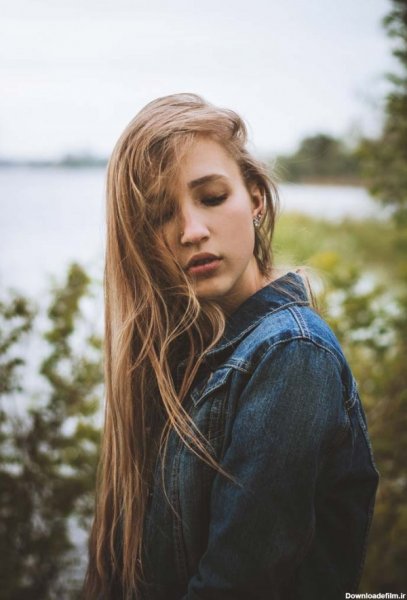  ژست عکاسی دخترانه ایستاده