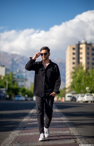  ژست عکاسی دخترانه ایستاده