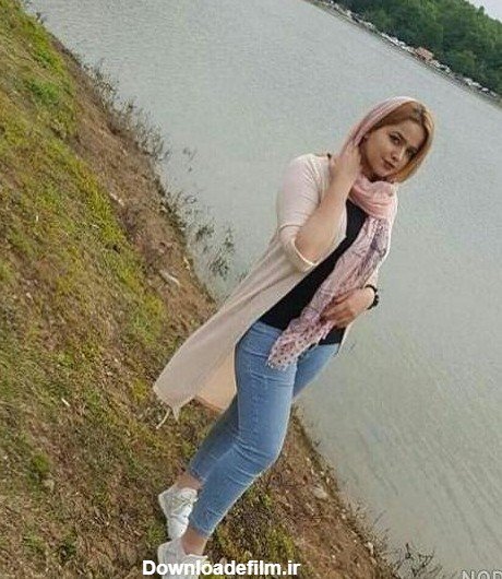  ژست عکاسی دخترانه ایستاده