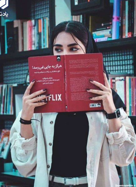  ژست عکاسی دخترانه ایستاده