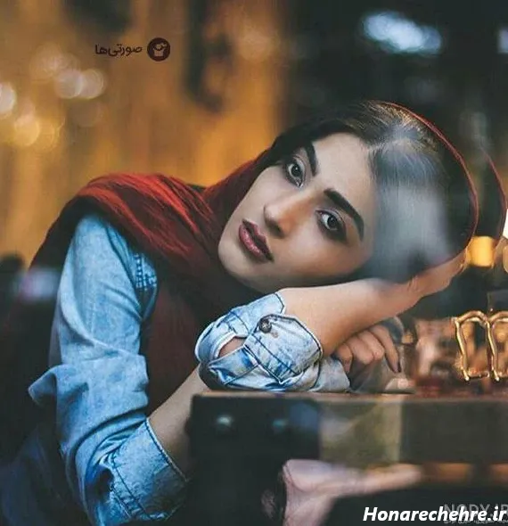  ژست عکس ایستاده در طبیعت