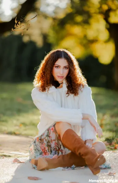  ژست عکس ایستاده در طبیعت