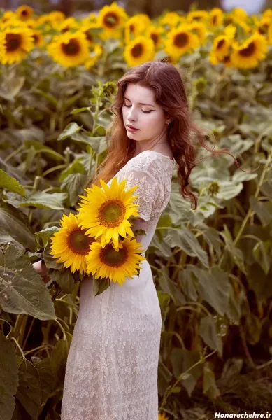  ژست عکس ایستاده در طبیعت