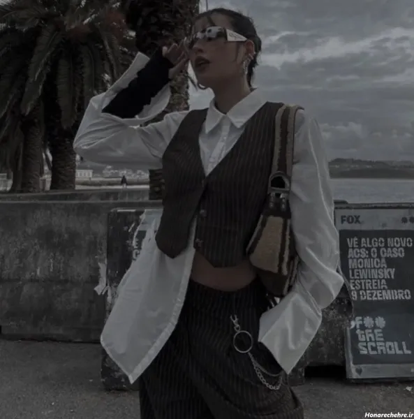  ژست عکس ایستاده در طبیعت