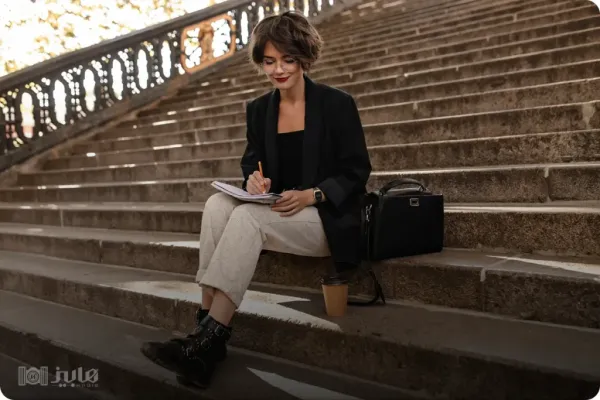  ژست عکاسی دخترانه در خانه