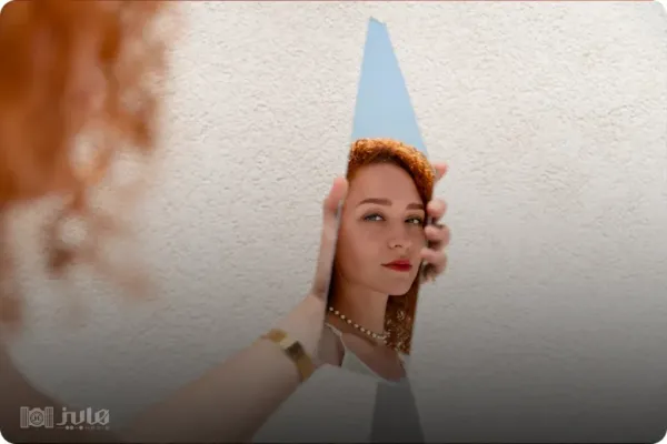  ژست عکاسی دخترانه در خانه