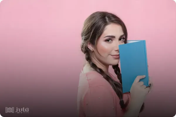  ژست عکاسی دخترانه در خانه