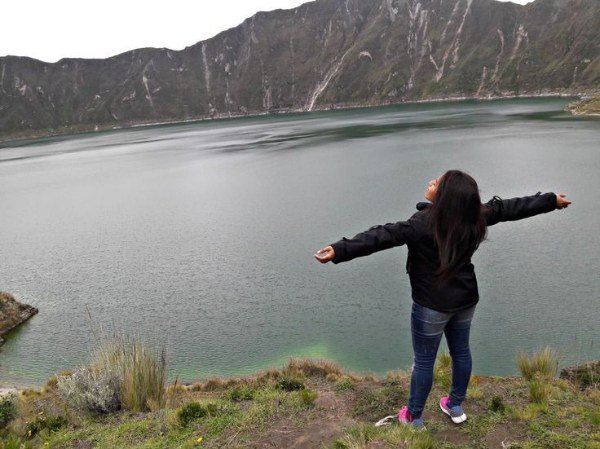  ژست عکاسی دخترانه ایستاده بدون چهره