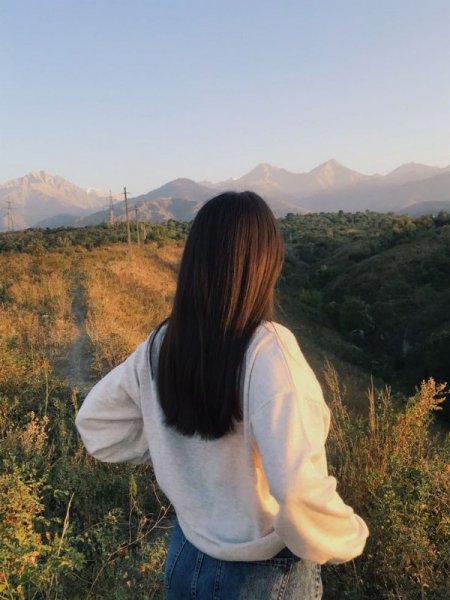 ژست عکس بدون چهره در خانه