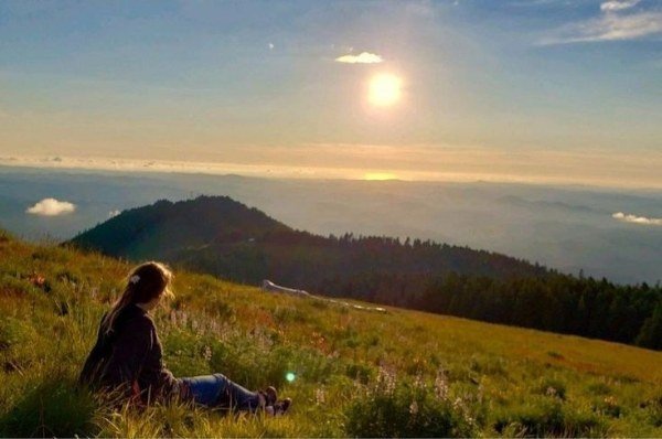 ژست عکس بدون چهره در خانه