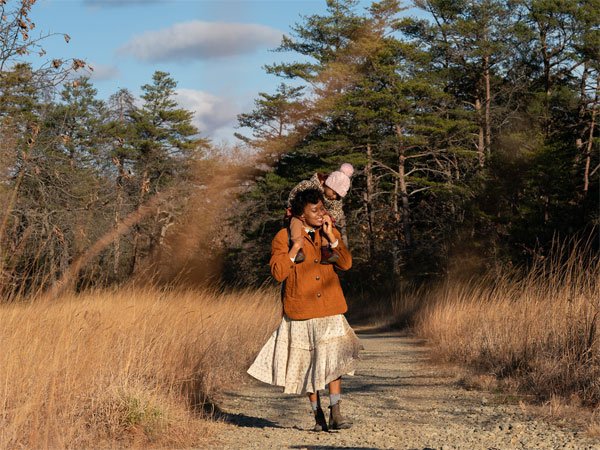  ژست عکاسی در باغ