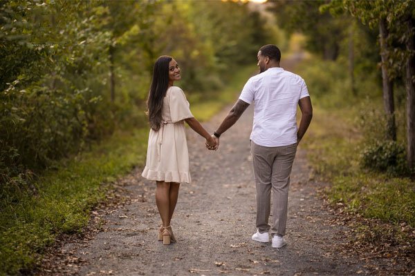  ژست عکاسی در باغ