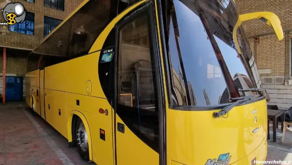 عکس داخل اتوبوس با مسافر