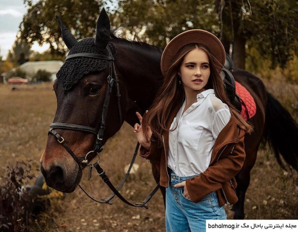 عکس دختر با اسب برای پروفایل