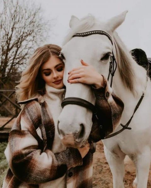  عکس اسب و دختر برای پروفایل