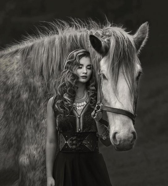  عکس اسب و دختر برای پروفایل