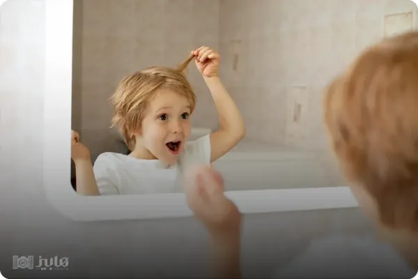  ژست عکس کودک در منزل