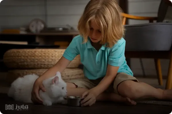  ژست عکس کودک در منزل