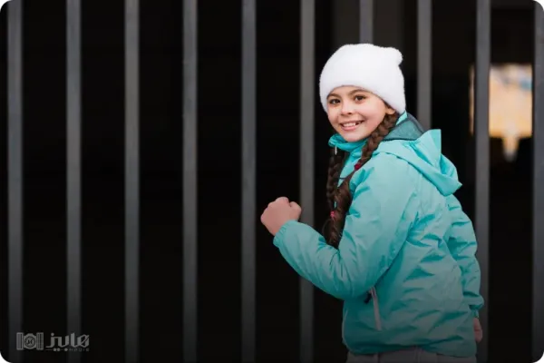  ژست عکس دختر بچه در طبیعت