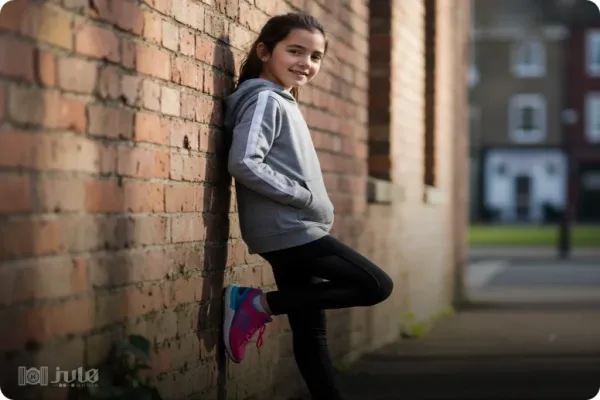  ژست عکس دختر بچه در طبیعت