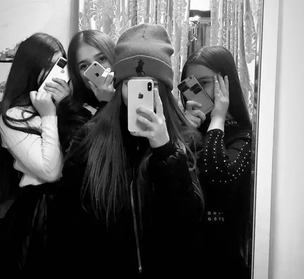  عکس چهار نفره دوستانه برای پروفایل