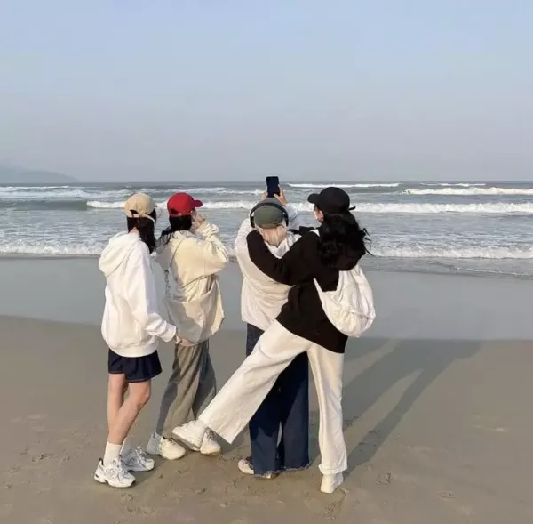  عکس چهار نفره دوستانه برای پروفایل