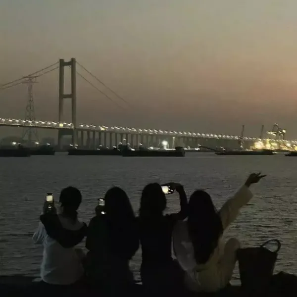  عکس چهار نفره دوستانه برای پروفایل