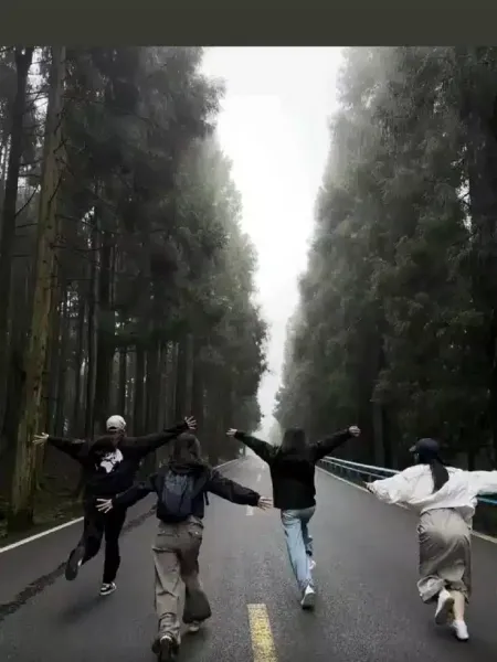  عکس چهار نفره دوستانه برای پروفایل