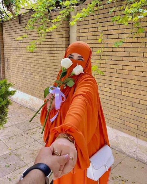  عکس پروفایل دختر با حجاب با گل