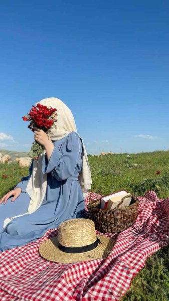  عکس پروفایل دختر با حجاب با گل