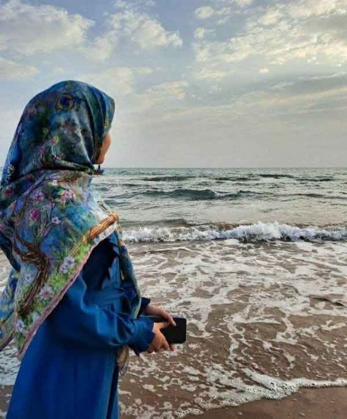  عکس پروفایل دختر با حجاب با گل