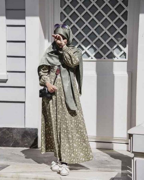  عکس پروفایل دختر با حجاب با گل