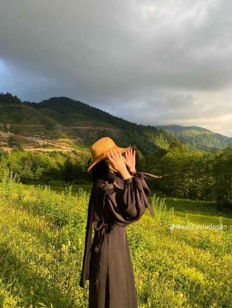  عکس پروفایل دختر با حجاب با گل