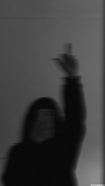  پروفایل دخترونه سیاه سفید با گوشی