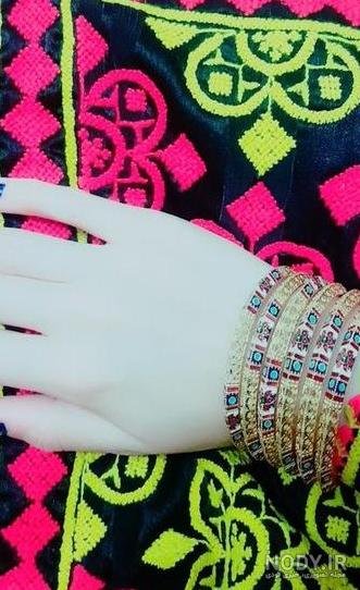  عکس دست دختر بلوچ با گوشی