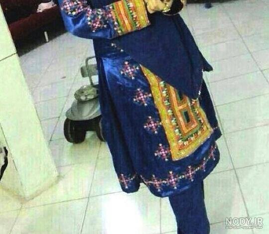  عکس دست دختر بلوچ با گوشی