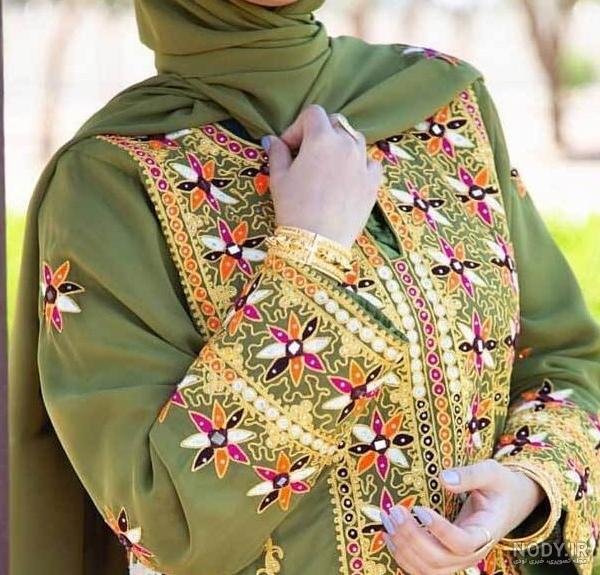  عکس دست دختر بلوچ با گوشی