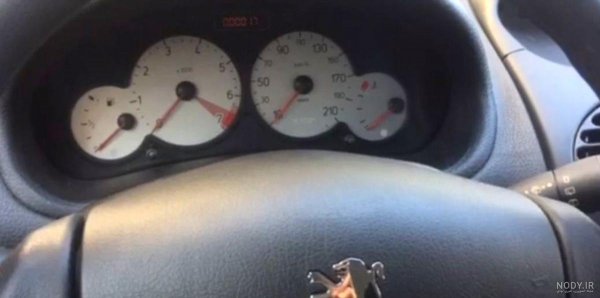  عکس دختر با ماشین ۲۰۶ برای پروفایل