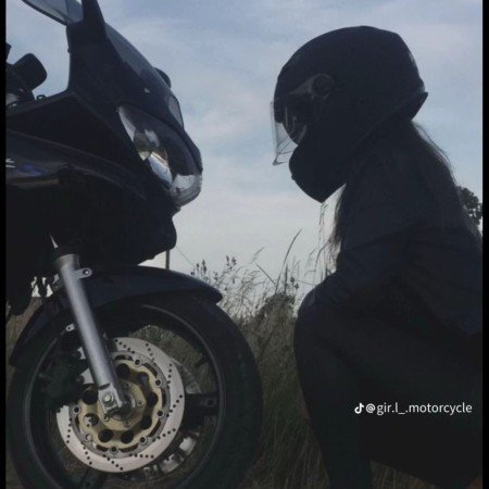 عکس فیک دختر با ماشین پارس مشکی