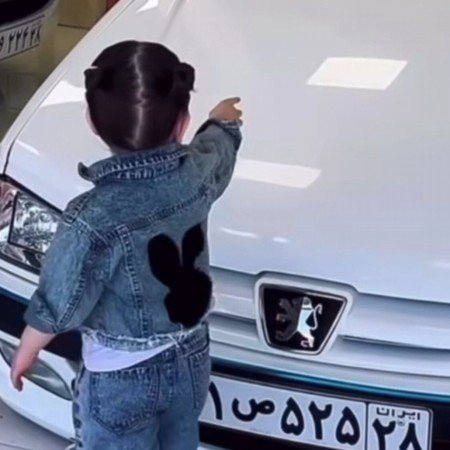 عکس فیک دختر با ماشین پارس مشکی