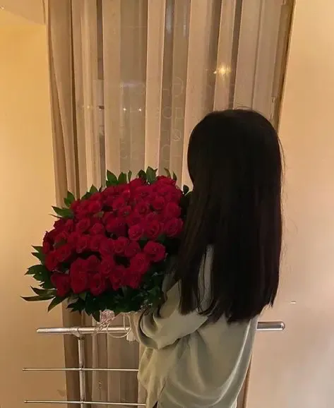  عکس دختر با گل رز قرمز