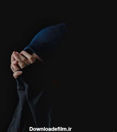  عکس گل نرگس در دست دختر چادری