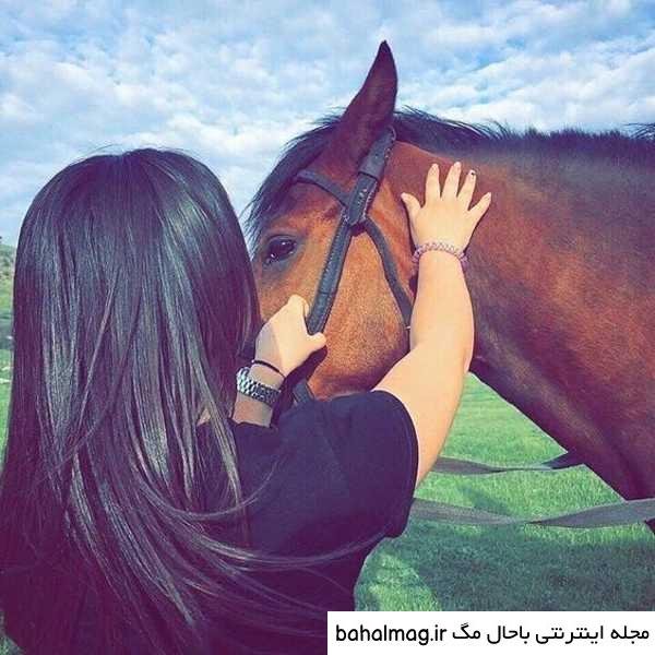  عکس پروفایل دختر با اسب سیاه