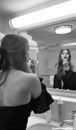  عکس پروفایل دختر پشت ب دوربین