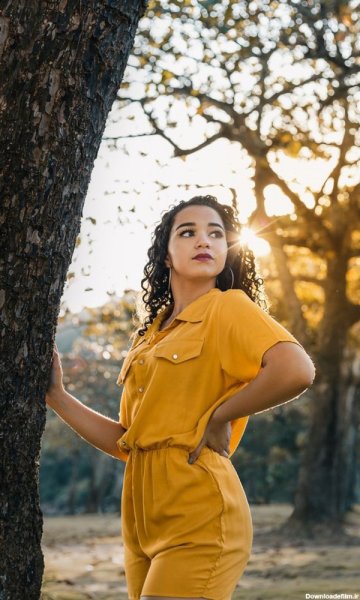  عکس پروفایل دختر پشت ب دوربین